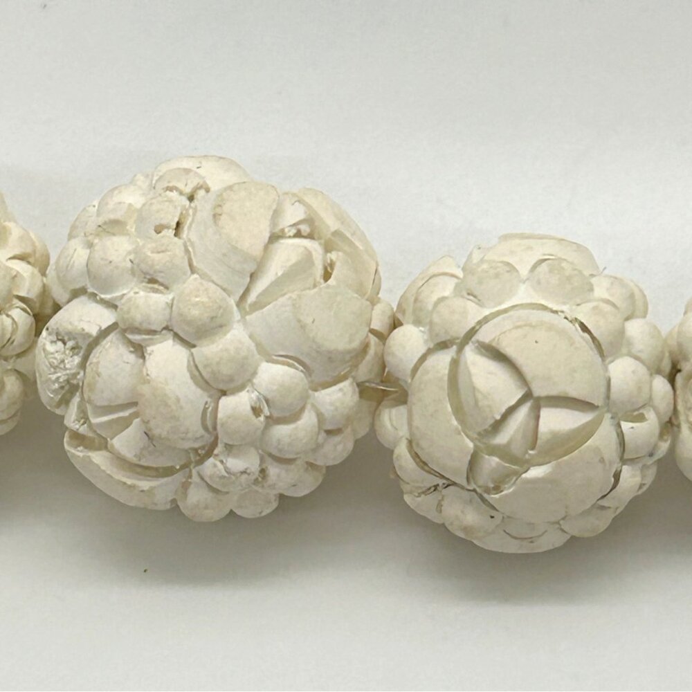 Vintage Carved Celluloid Bead Necklace With Floral & Swirl Designs In Cream Ivor - Picture 9 of 12